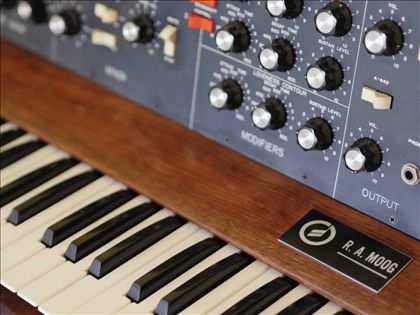 Moog-R.